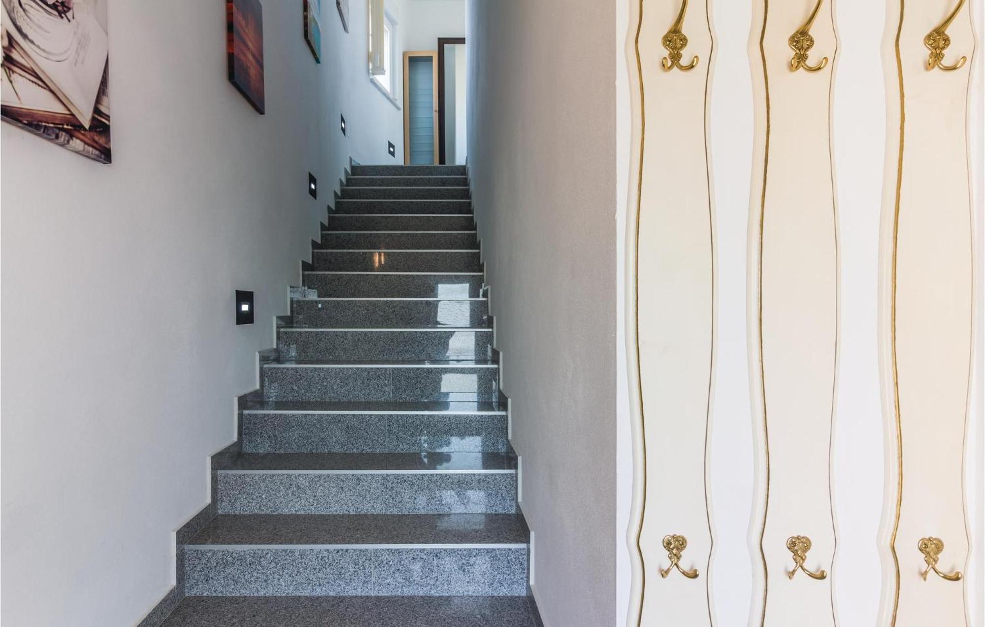Stunning Apartment In Fazana With House Sea View 외부 사진