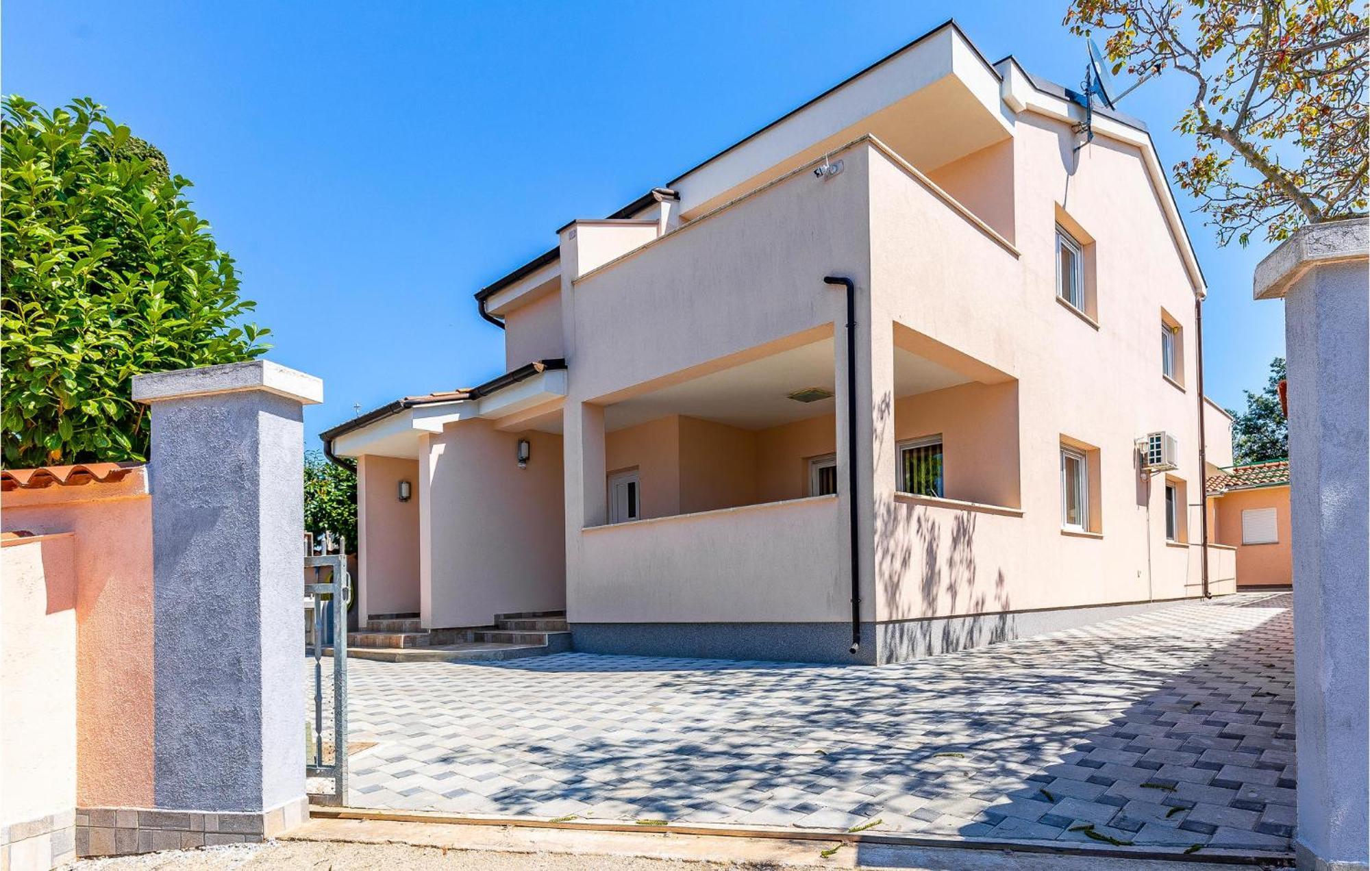 Stunning Apartment In Fazana With House Sea View 외부 사진